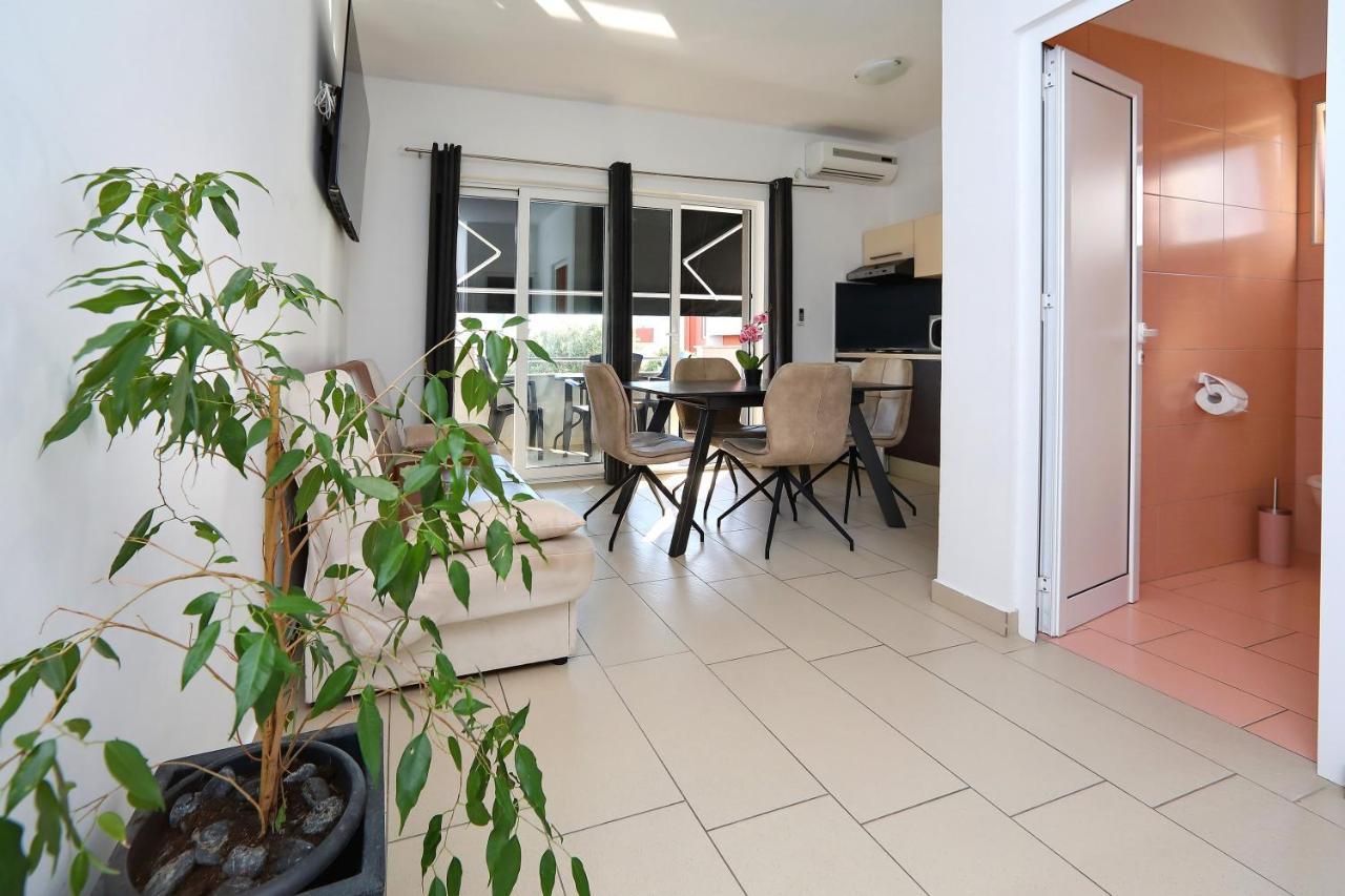 Apartments Neli بيبينيا المظهر الخارجي الصورة