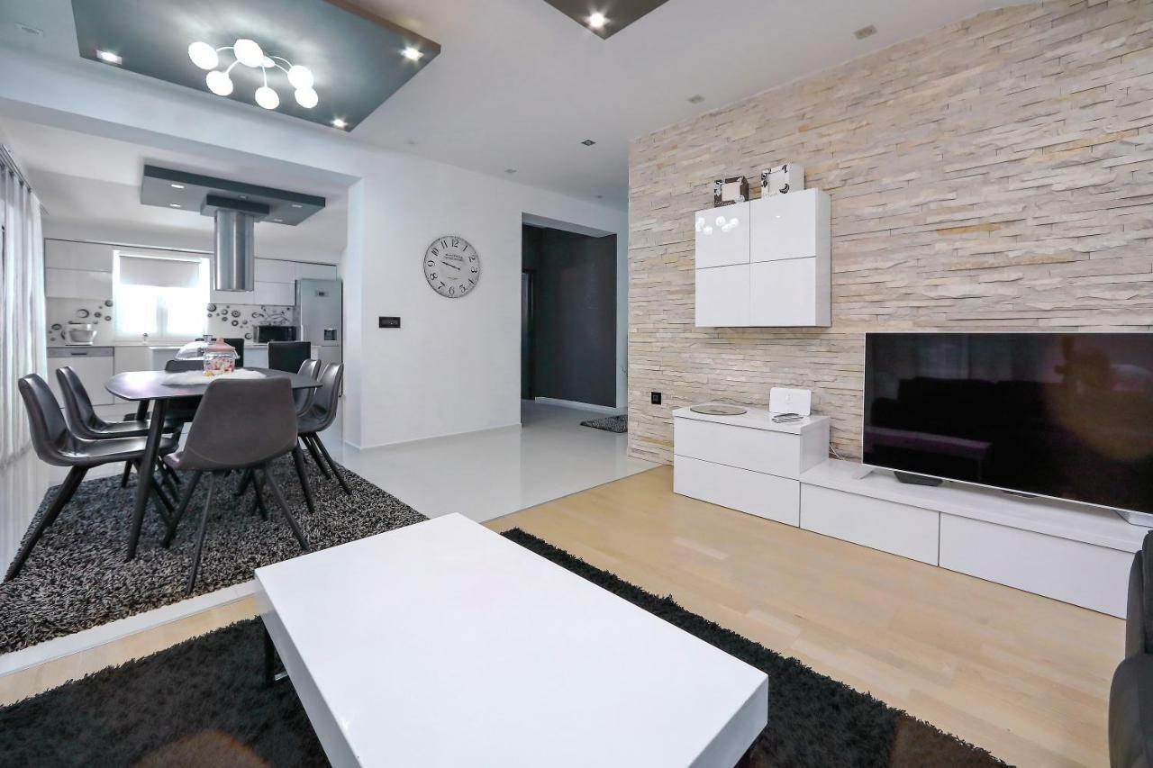 Apartments Neli بيبينيا المظهر الخارجي الصورة